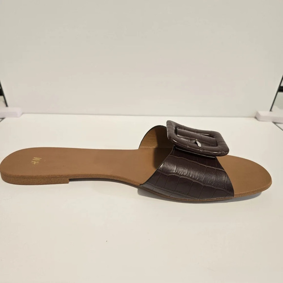 H&M Brown Croc-Embossed Slide Sandals with Buckle - Picture 7 of 11